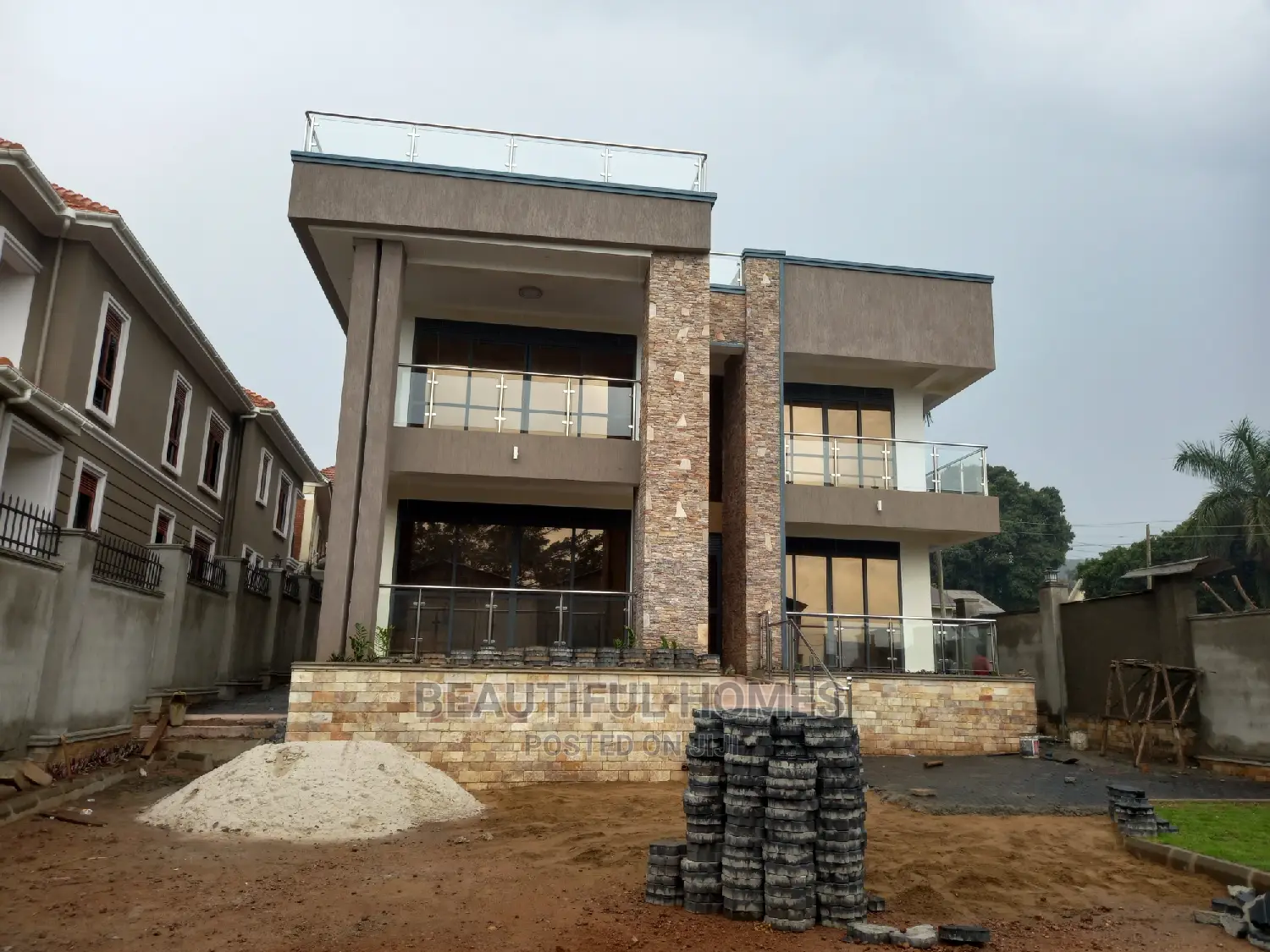 Furnished 6bdrm Mansion in Munyonyo Lake View, Makindye for Sale in Makindye