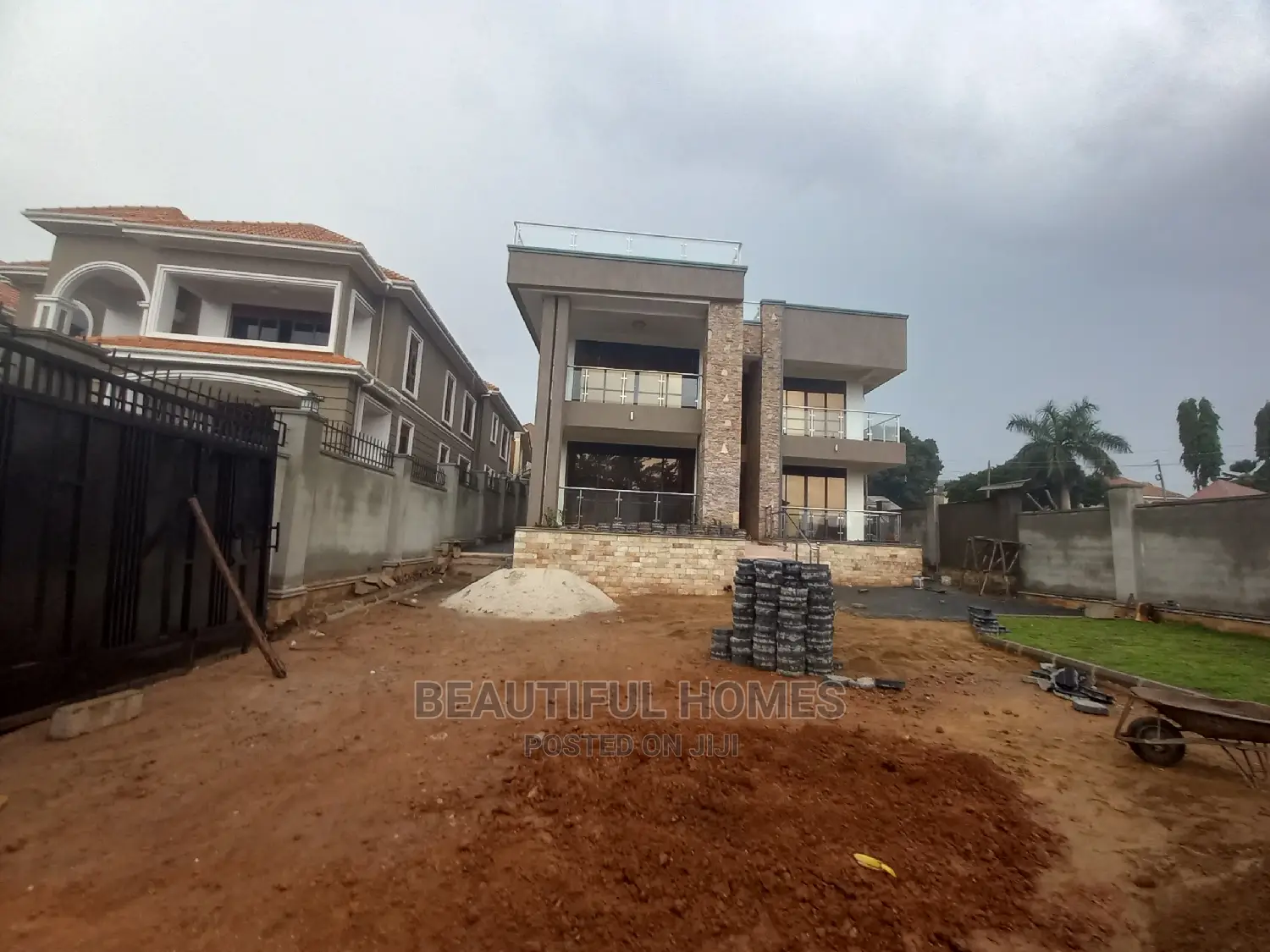 Furnished 6bdrm Mansion in Munyonyo Lake View, Makindye for Sale in Makindye