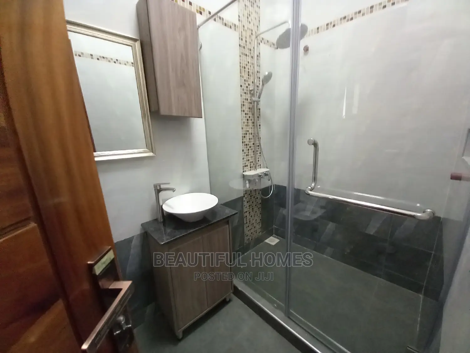 Furnished 6bdrm Duplex in Munyonyo Ministers, Makindye for Sale in Makindye