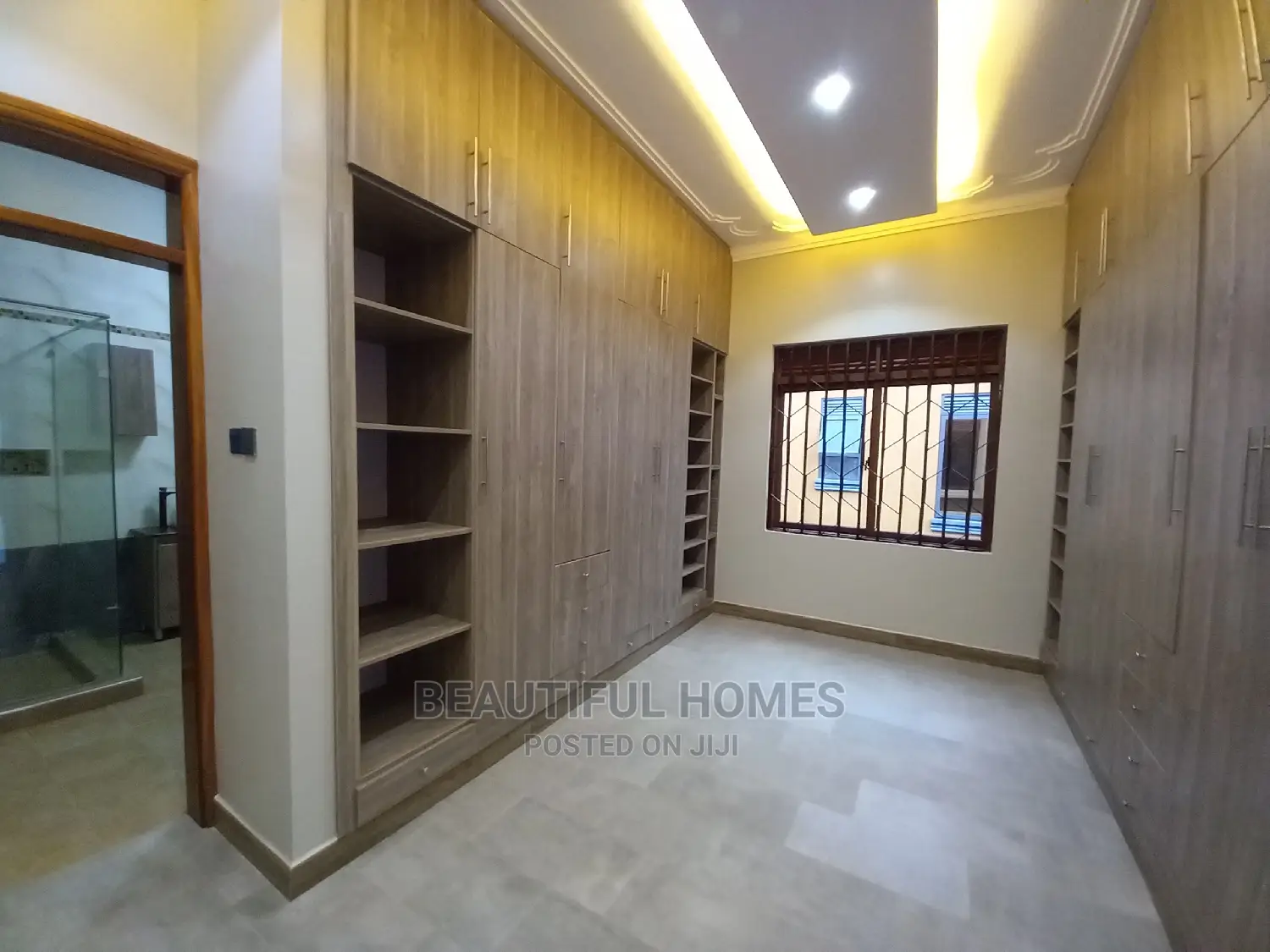 Furnished 6bdrm Duplex in Munyonyo Ministers, Makindye for Sale in Makindye