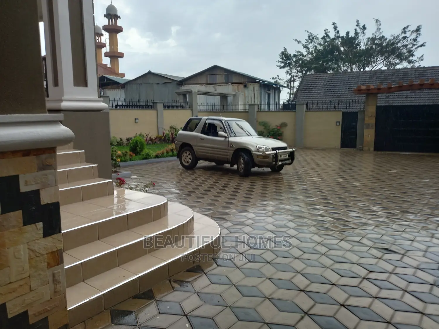 Furnished 6bdrm House in Munyonyo Common, Makindye for Sale in Makindye