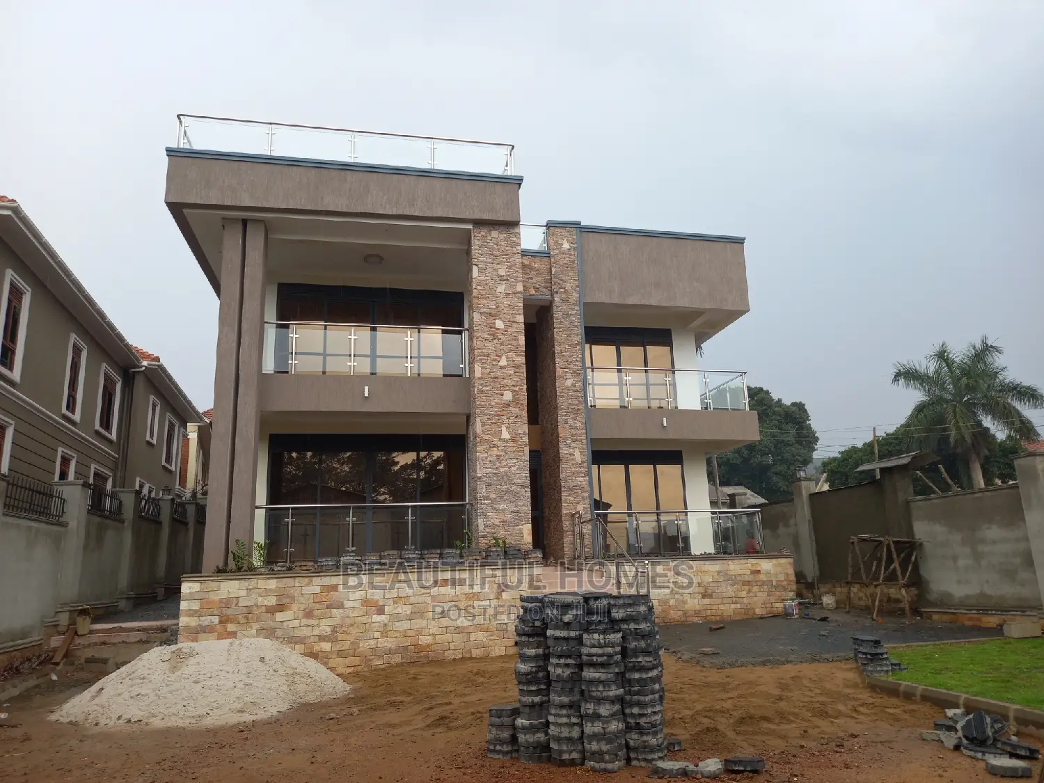 Furnished 6bdrm Duplex in Munyonyo, Makindye for Sale in Makindye