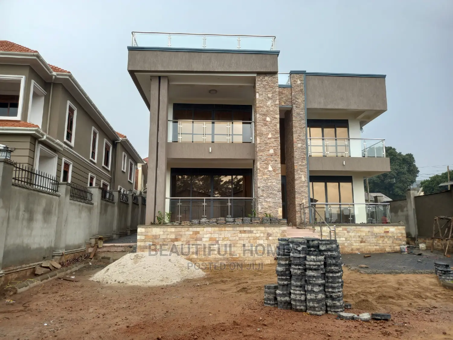 Furnished 6bdrm Duplex in Munyonyo, Makindye for Sale in Makindye