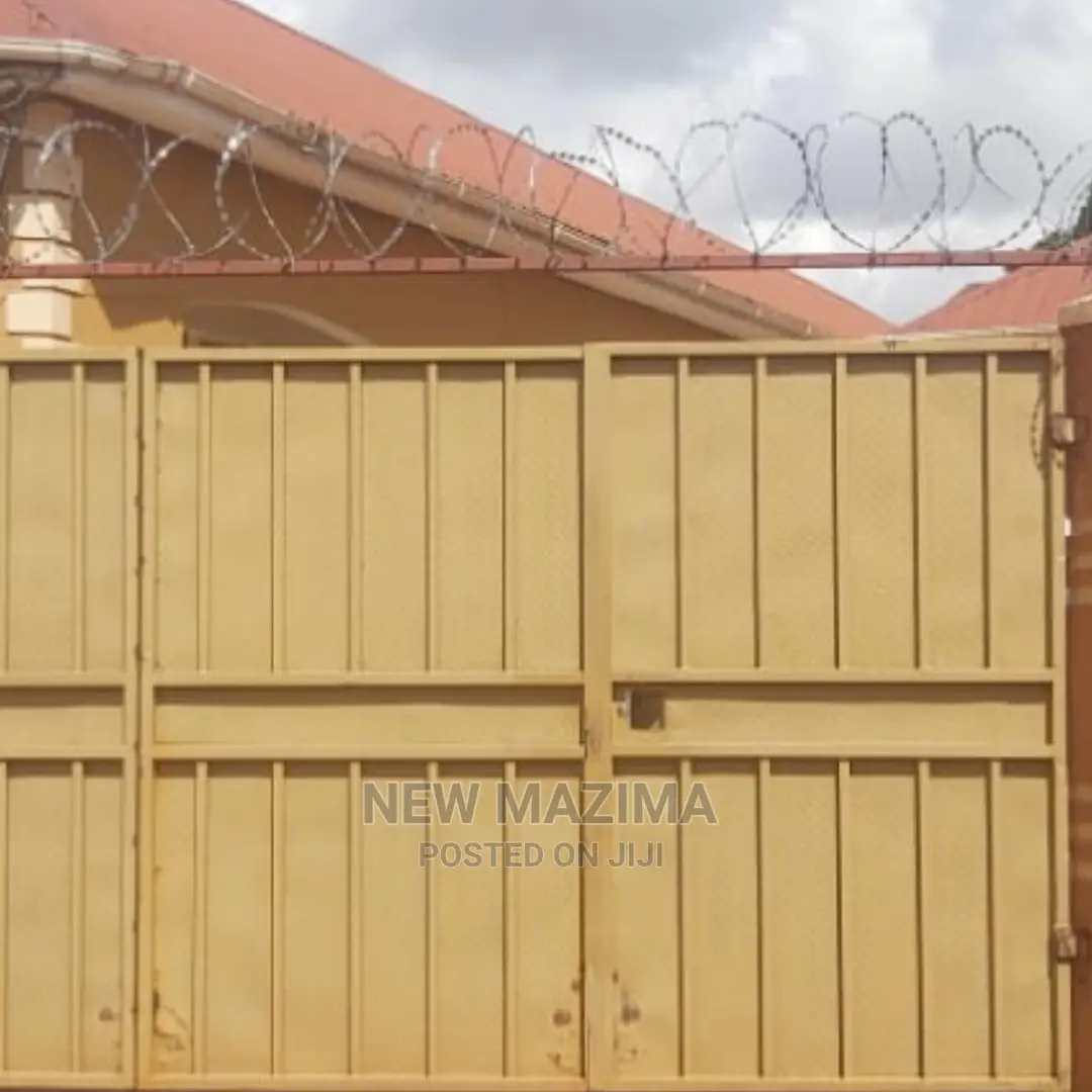 9bdrm House in Zana Ntebe Rd, Central Division for Sale in Central Division