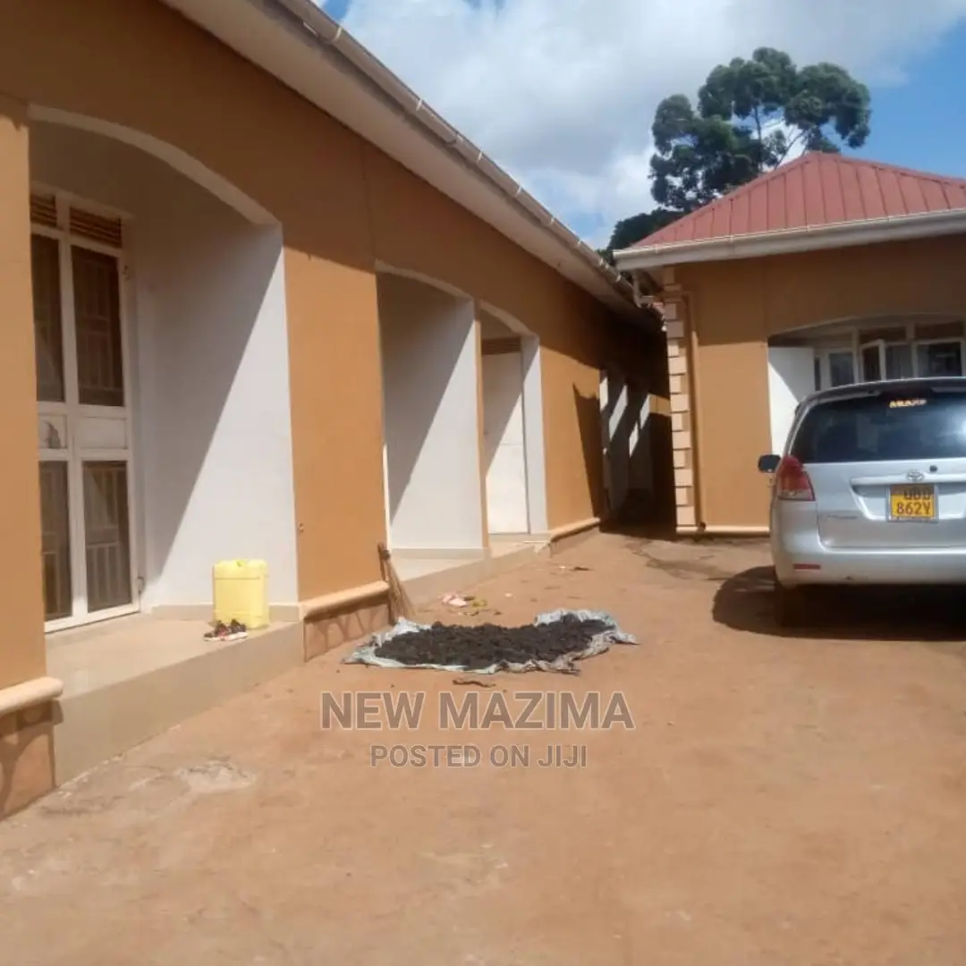 9bdrm House in Zana Ntebe Rd, Central Division for Sale in Central Division