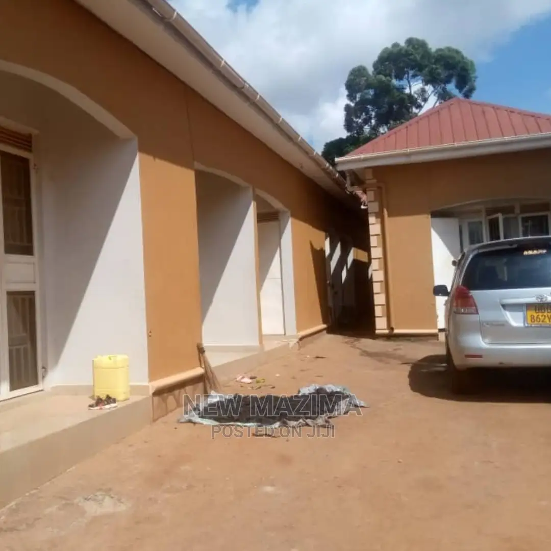 9bdrm House in Zana Ntebe Rd, Central Division for Sale in Central Division