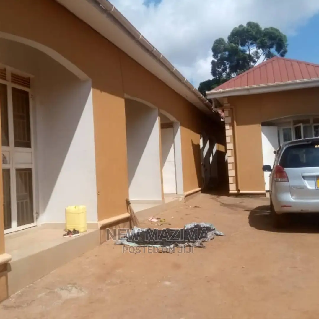 9bdrm House in Zana Ntebe Rd, Central Division for Sale in Central Division