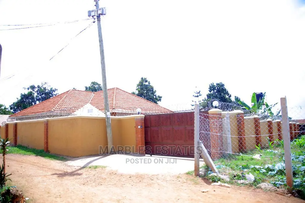 4bdrm House in Kulambiro, Central Division for Sale in Central Division