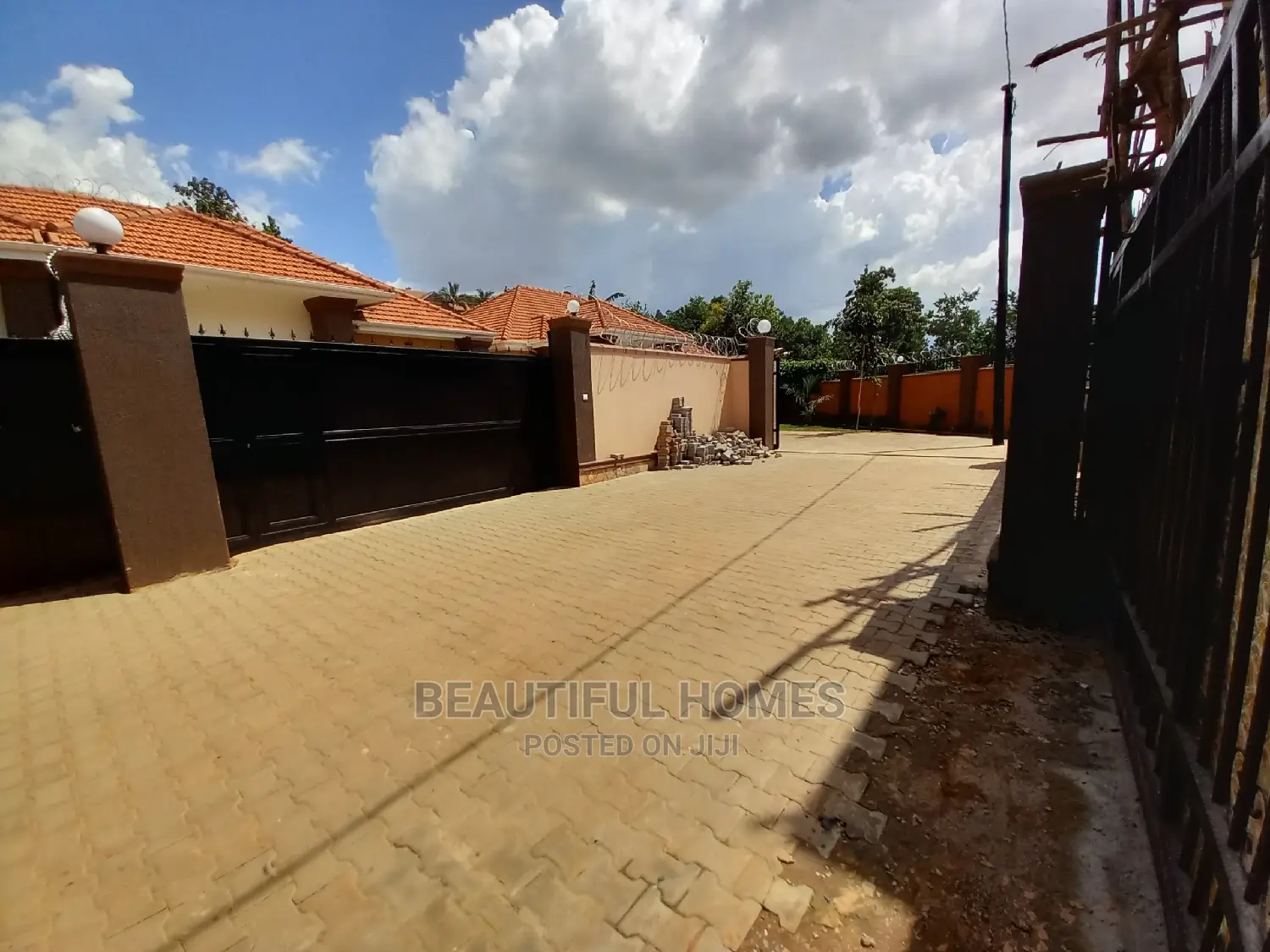 Furnished 5bdrm Duplex in Kisaasi, Central Division for Sale in Central Division