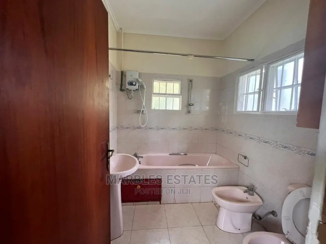4bdrm Bungalow in Kololo, Central Division for Rent in Central Division