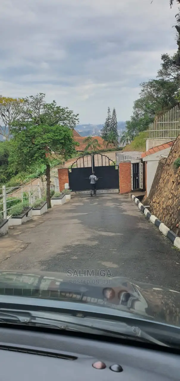 7bdrm Duplex in Kololo Property, Central Division for Rent in Central Division