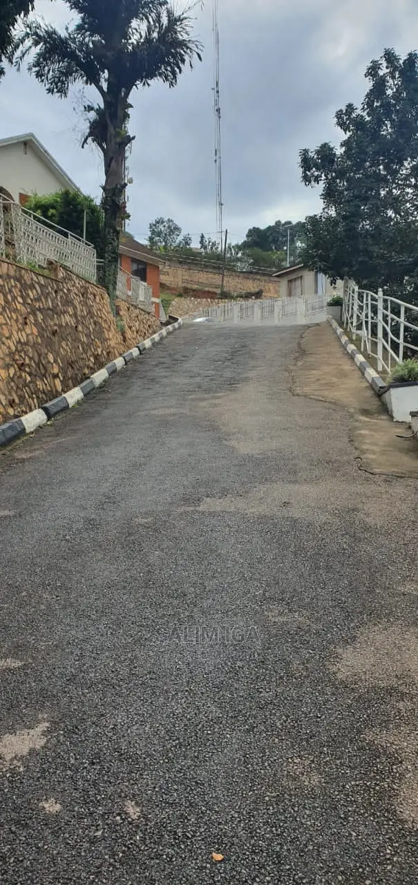 7bdrm Duplex in Kololo Property, Central Division for Rent in Central Division