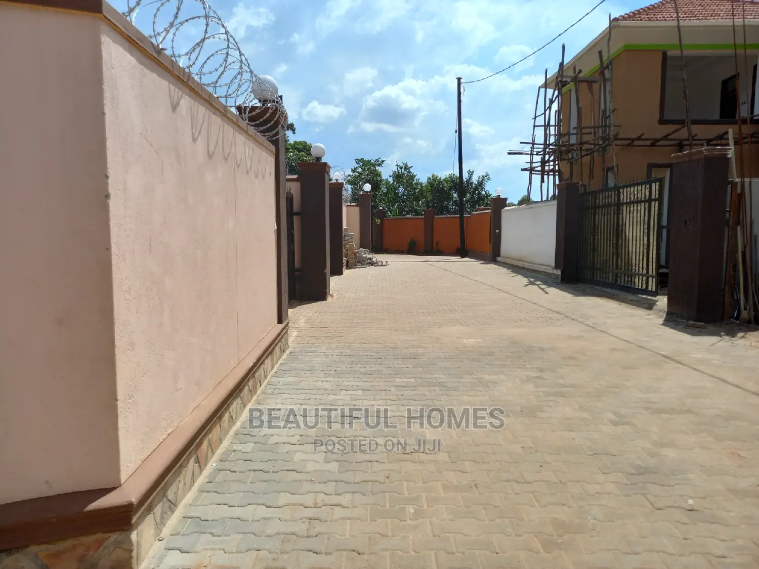 Furnished 5bdrm Duplex in Kisaasi, Central Division for Sale in Central Division