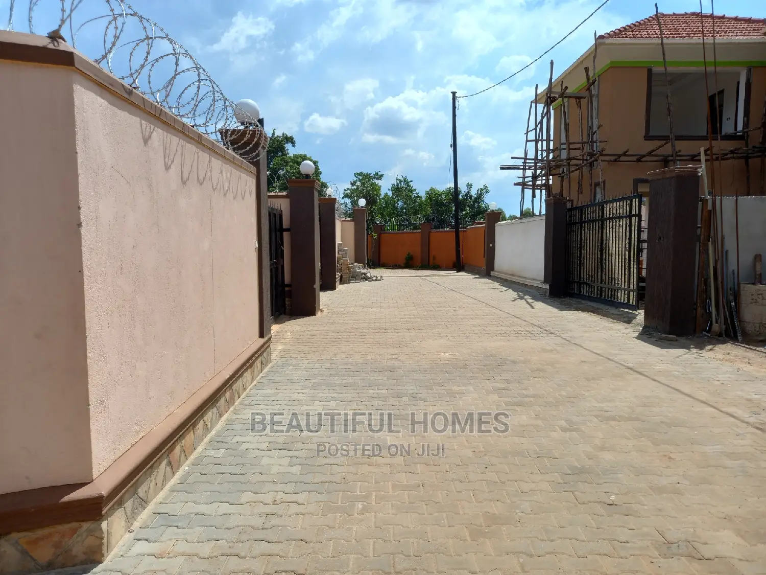 Furnished 5bdrm Duplex in Kisaasi, Central Division for Sale in Central Division