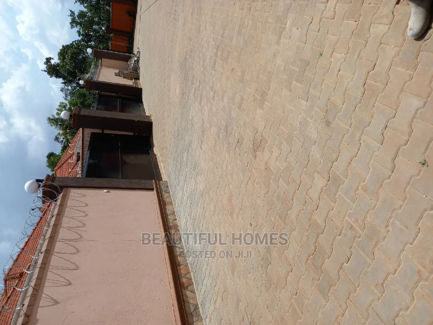 Furnished 5bdrm Mansion in Kisaasi, Central Division for Sale in Central Division