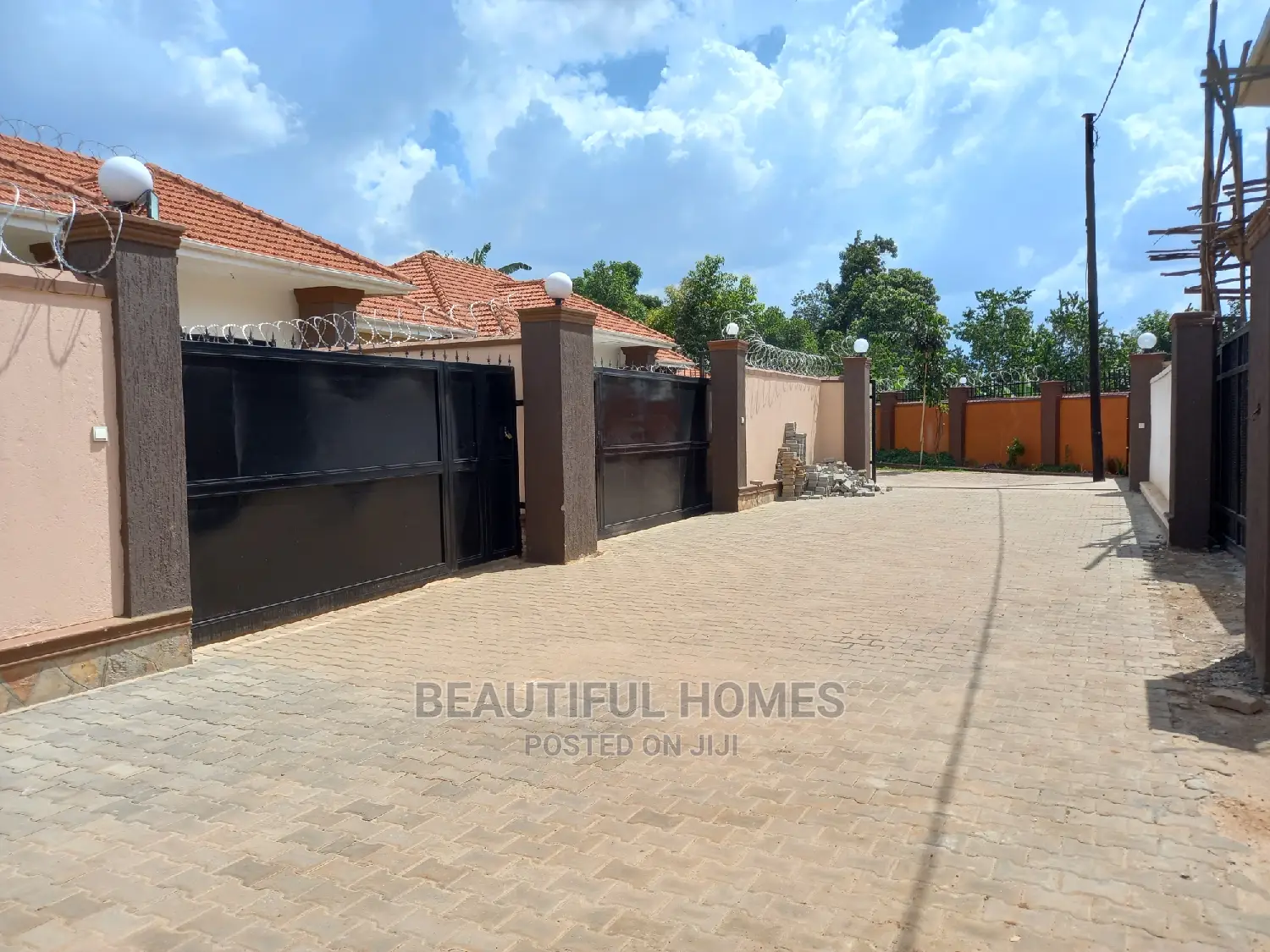 Furnished 5bdrm Maisonette in Kisaasi, Central Division for Sale in Central Division