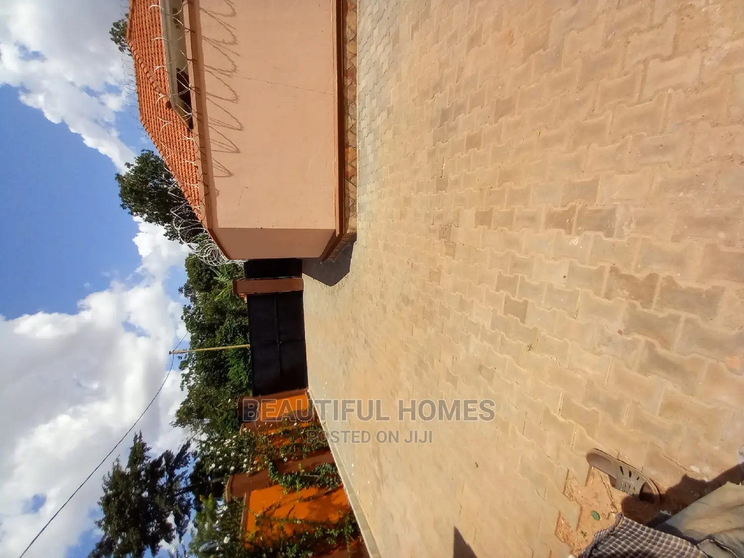 Furnished 5bdrm Maisonette in Kisaasi, Central Division for Sale in Central Division