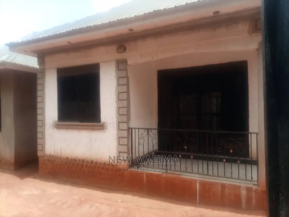 4bdrm House in Kasenge, Division a for Sale in Division A