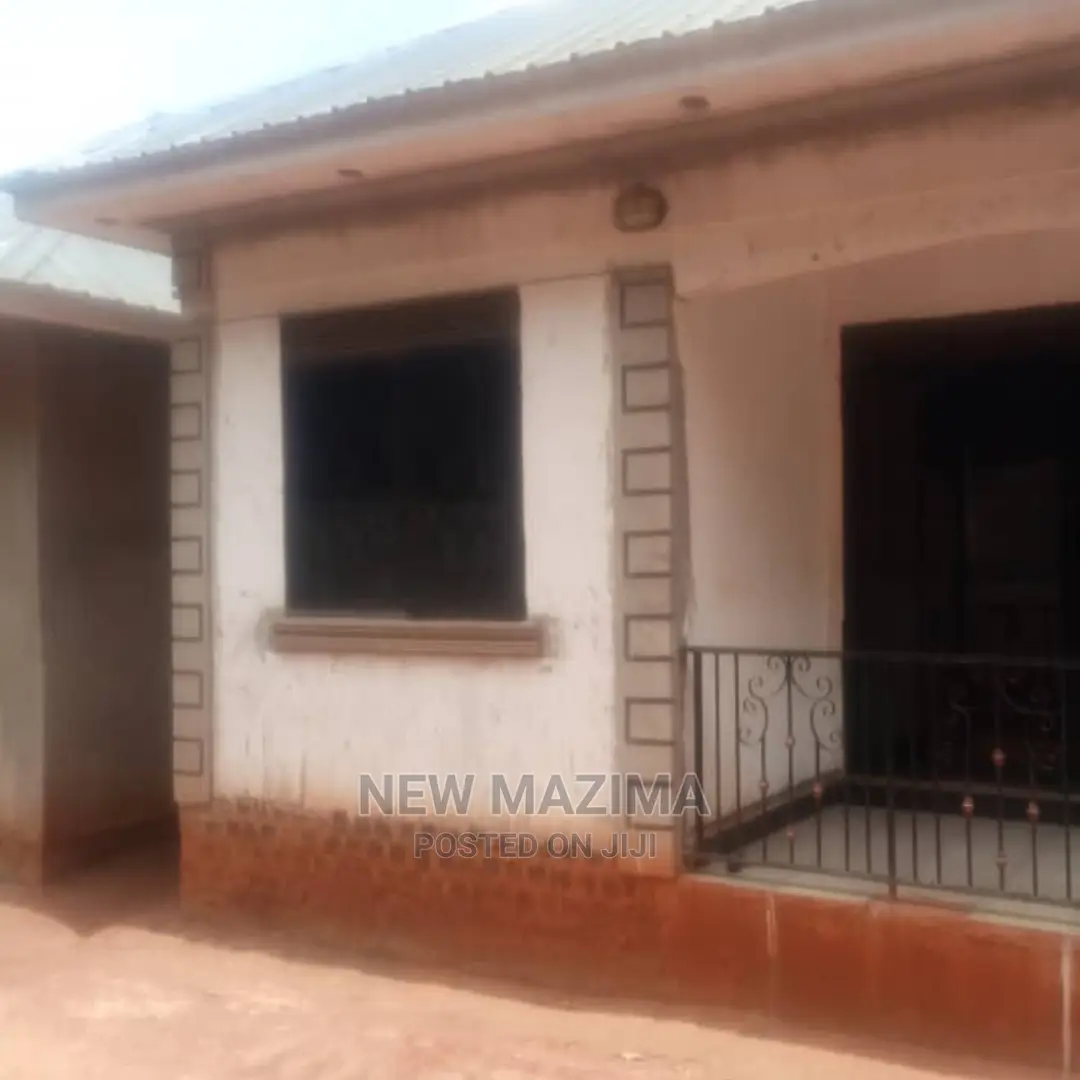 4bdrm House in Kasenge, Division a for Sale in Division A