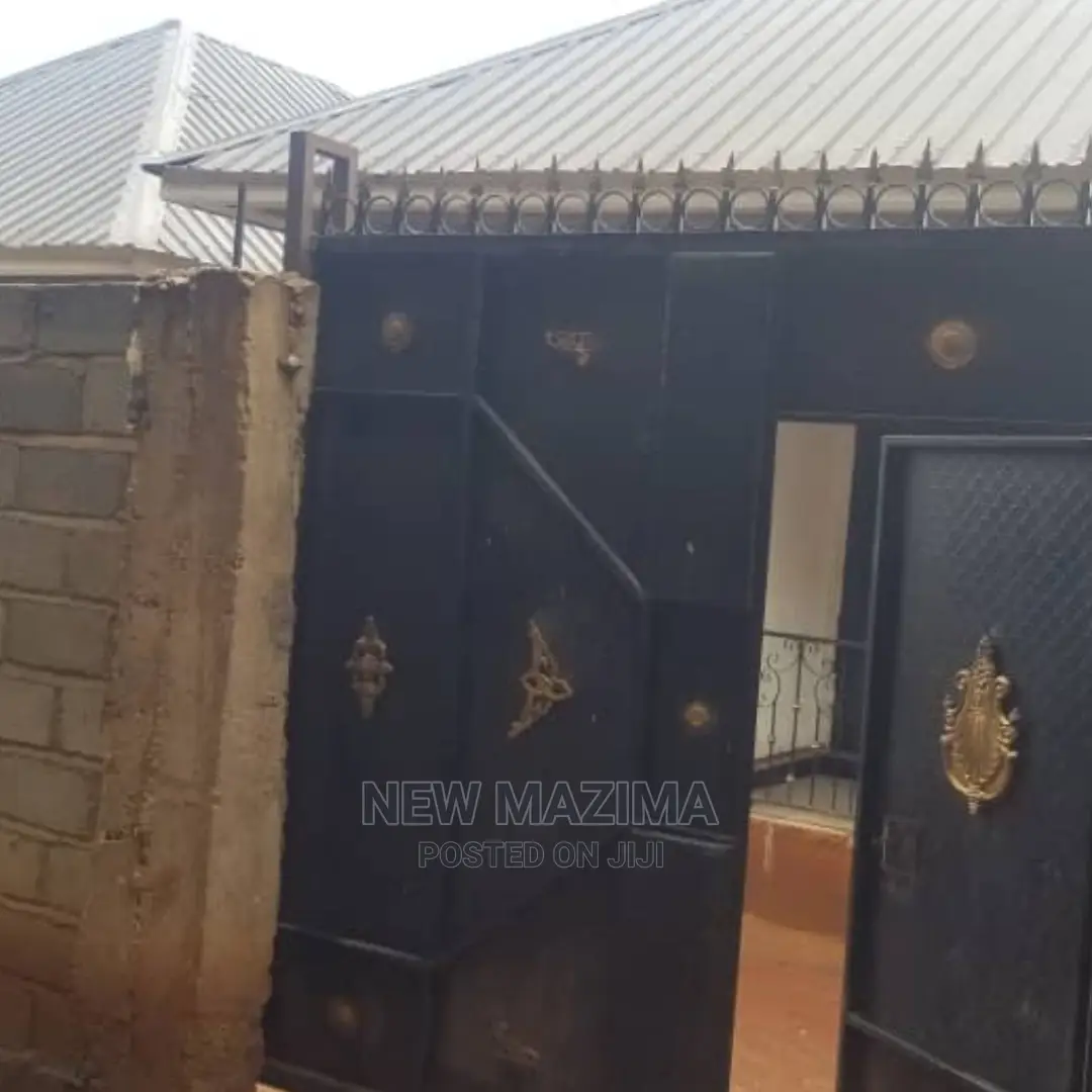 4bdrm House in Kasenge, Division a for Sale in Division A