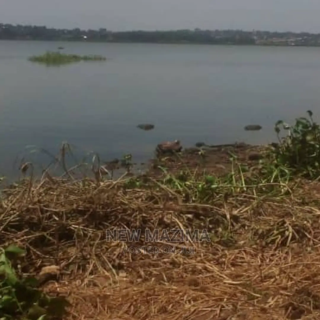 5 Acres Measurig Direct From the Lake Onsale Kawuku Ntebe Rd in Division A