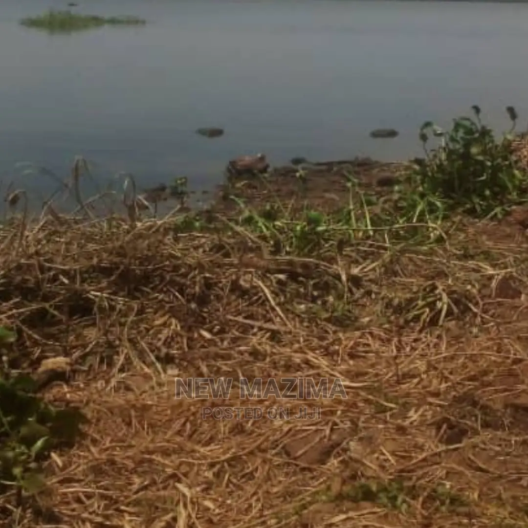 5 Acres Measurig Direct From the Lake Onsale Kawuku Ntebe Rd in Division A