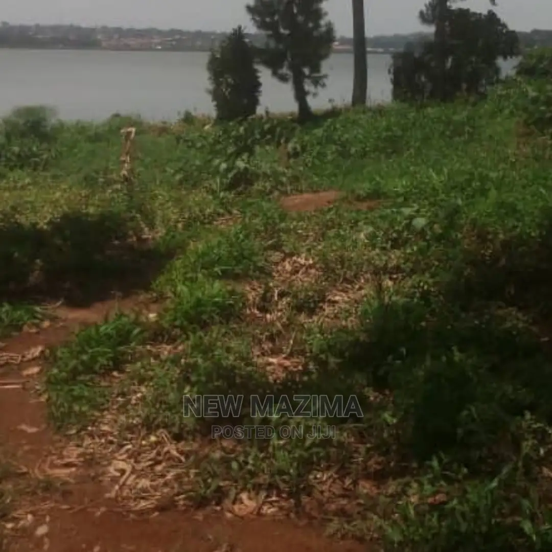 5 Acres Measurig Direct From the Lake Onsale Kawuku Ntebe Rd in Division A