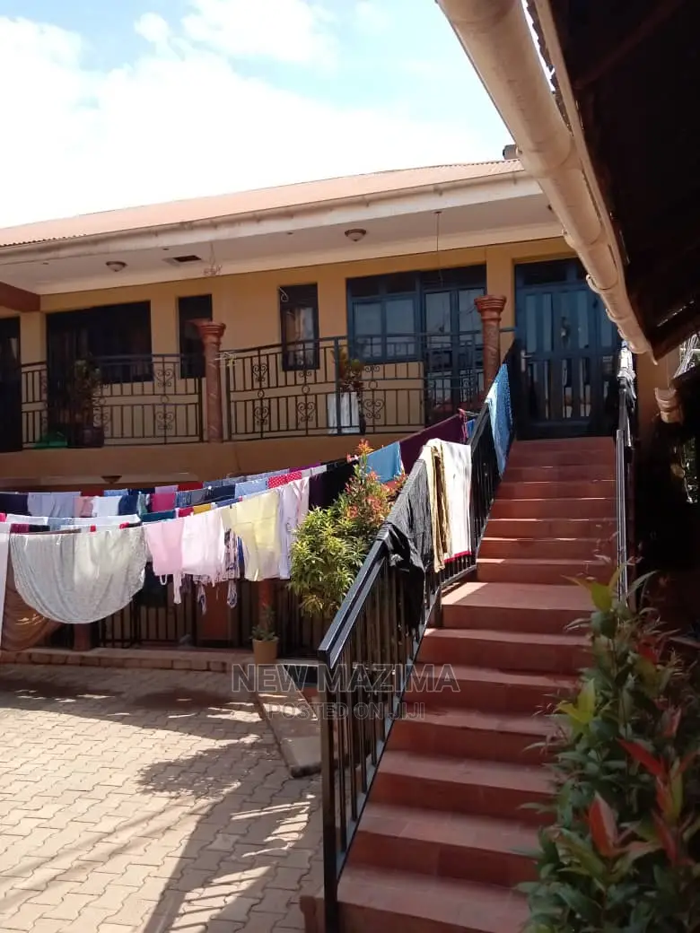 8bdrm Block of Flats in Najjanankumbi, Division a for Sale in Division A
