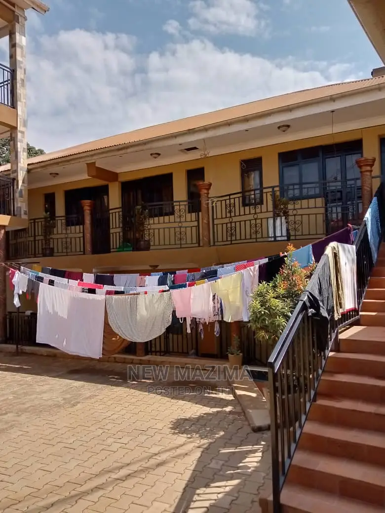 8bdrm Block of Flats in Najjanankumbi, Division a for Sale in Division A