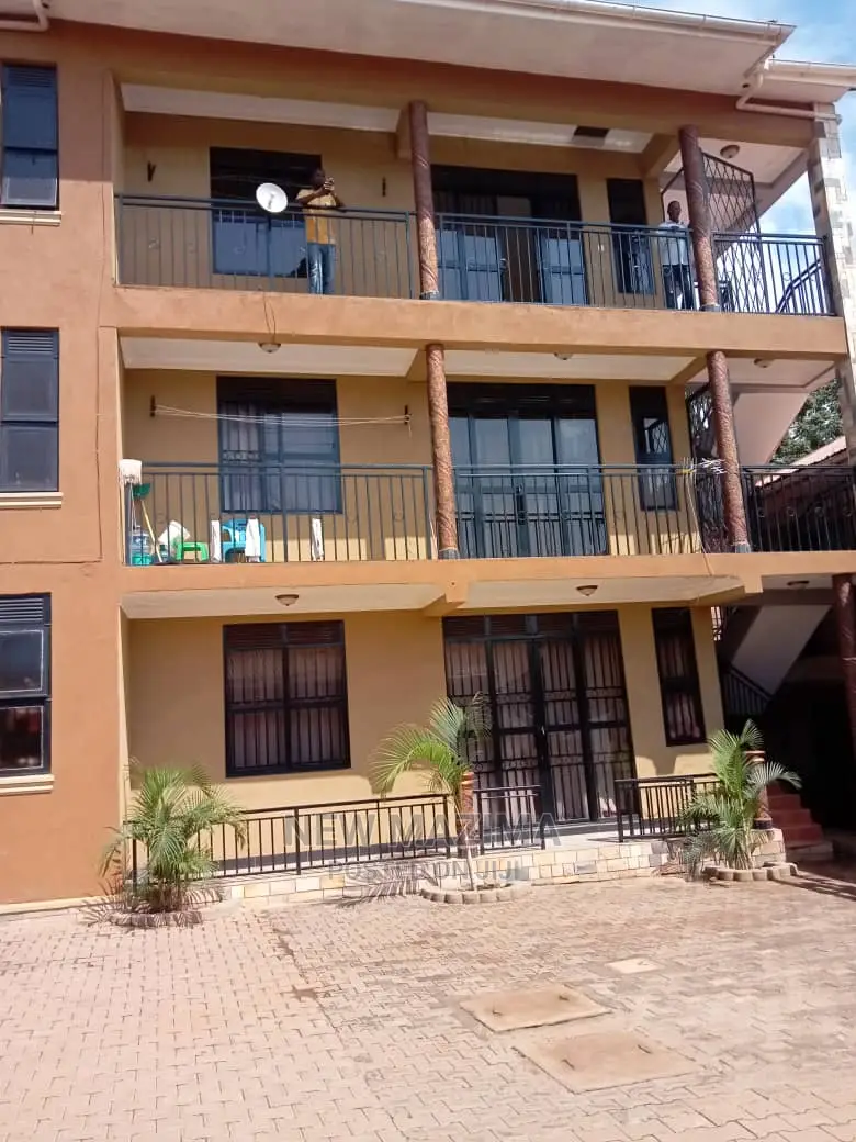 8bdrm Block of Flats in Najjanankumbi, Division a for Sale in Division A