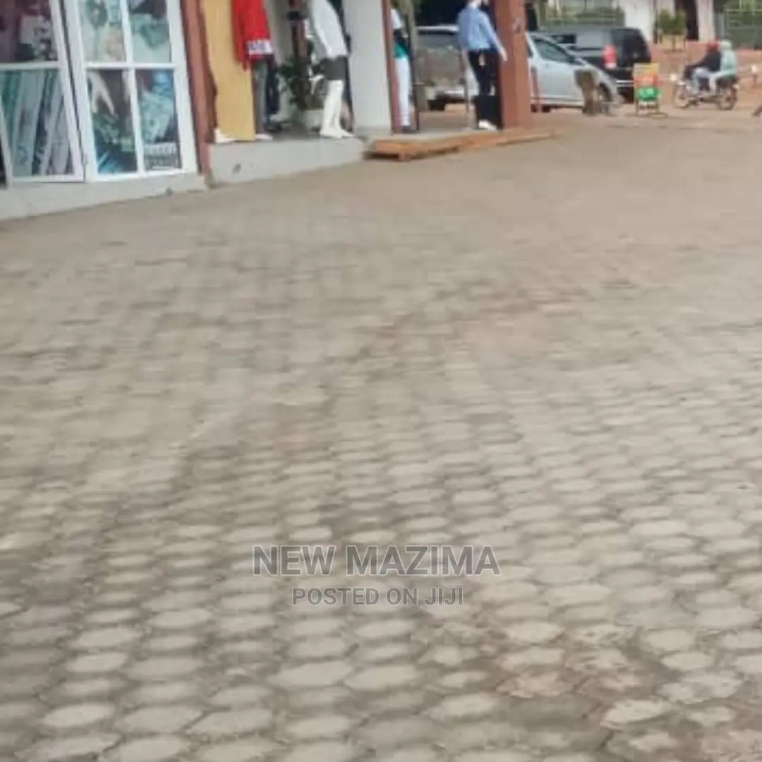 Very Busy Commercial Shops For Rent Inheart Of Kansanga Town in Division A