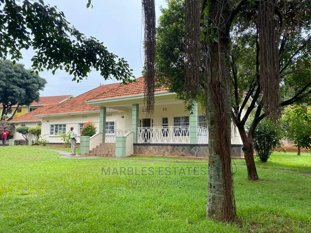4bdrm Bungalow in Muyenga, Central Division for Rent in Central Division