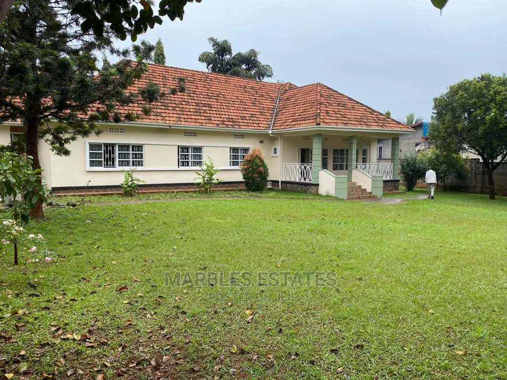 4bdrm Bungalow in Muyenga, Central Division for Rent in Central Division