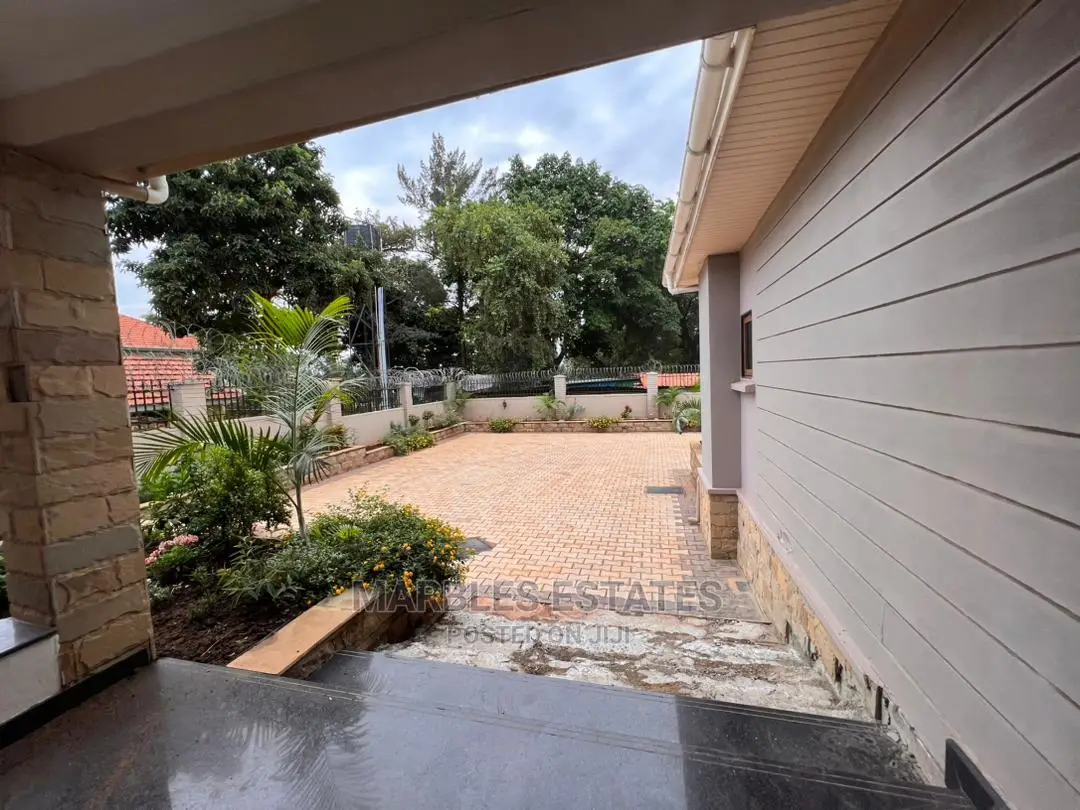 4bdrm Townhouse / Terrace in Kololo, Central Division for Rent in Central Division