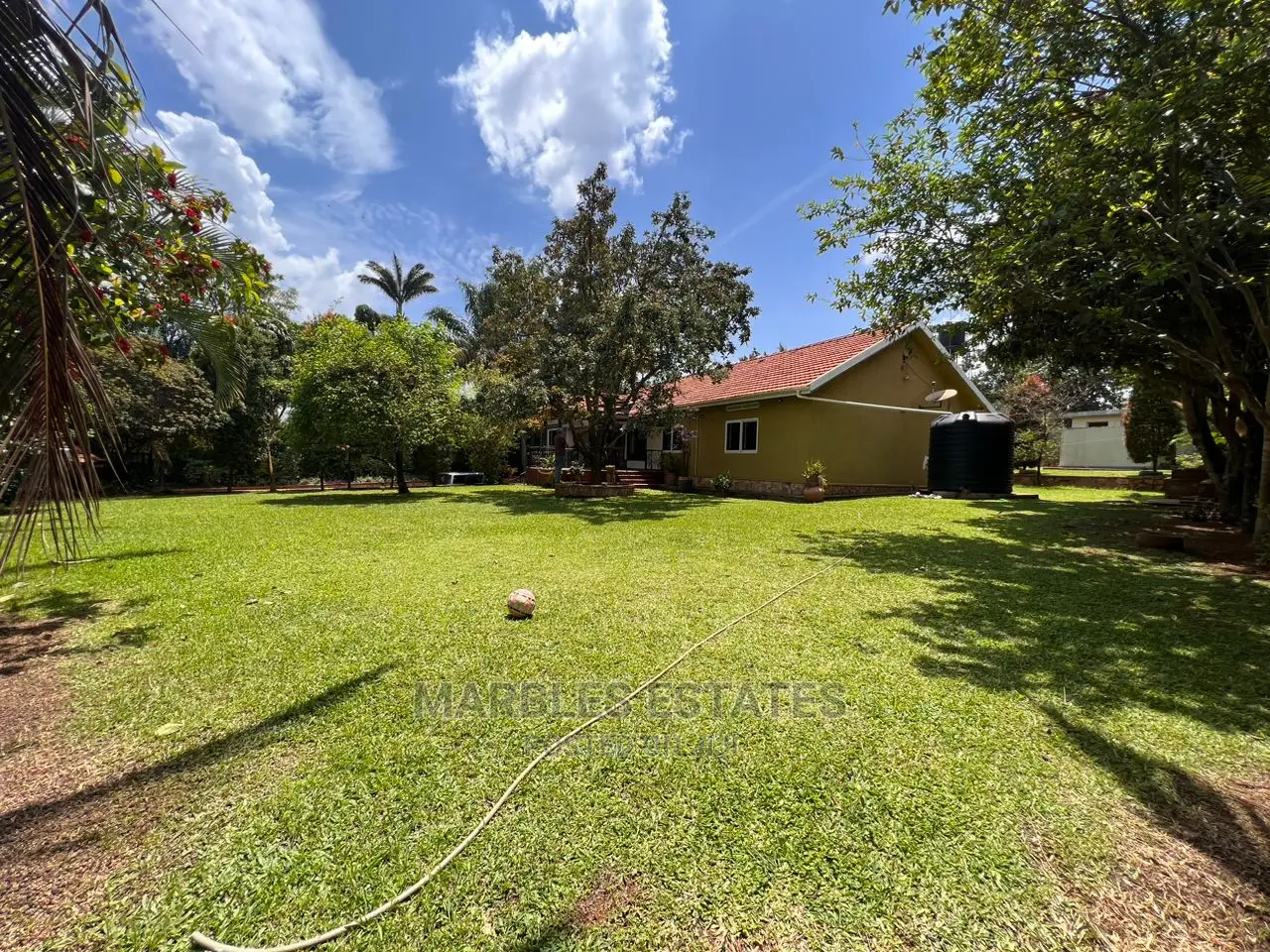 5bdrm Bungalow in Bbunga, Central Division for Rent in Central Division