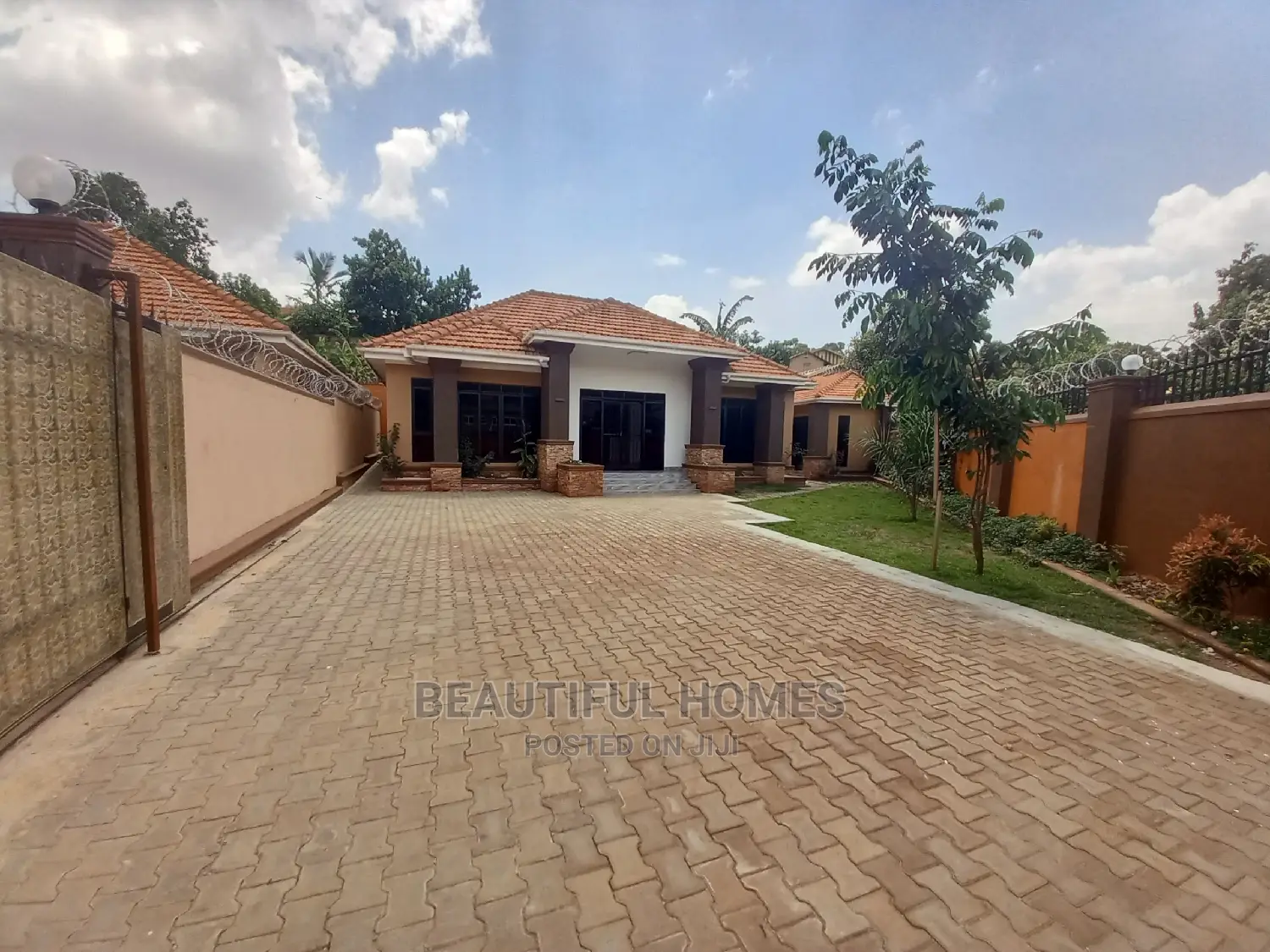 Furnished 4bdrm Bungalow in Kisaasi, Central Division for Sale in Central Division
