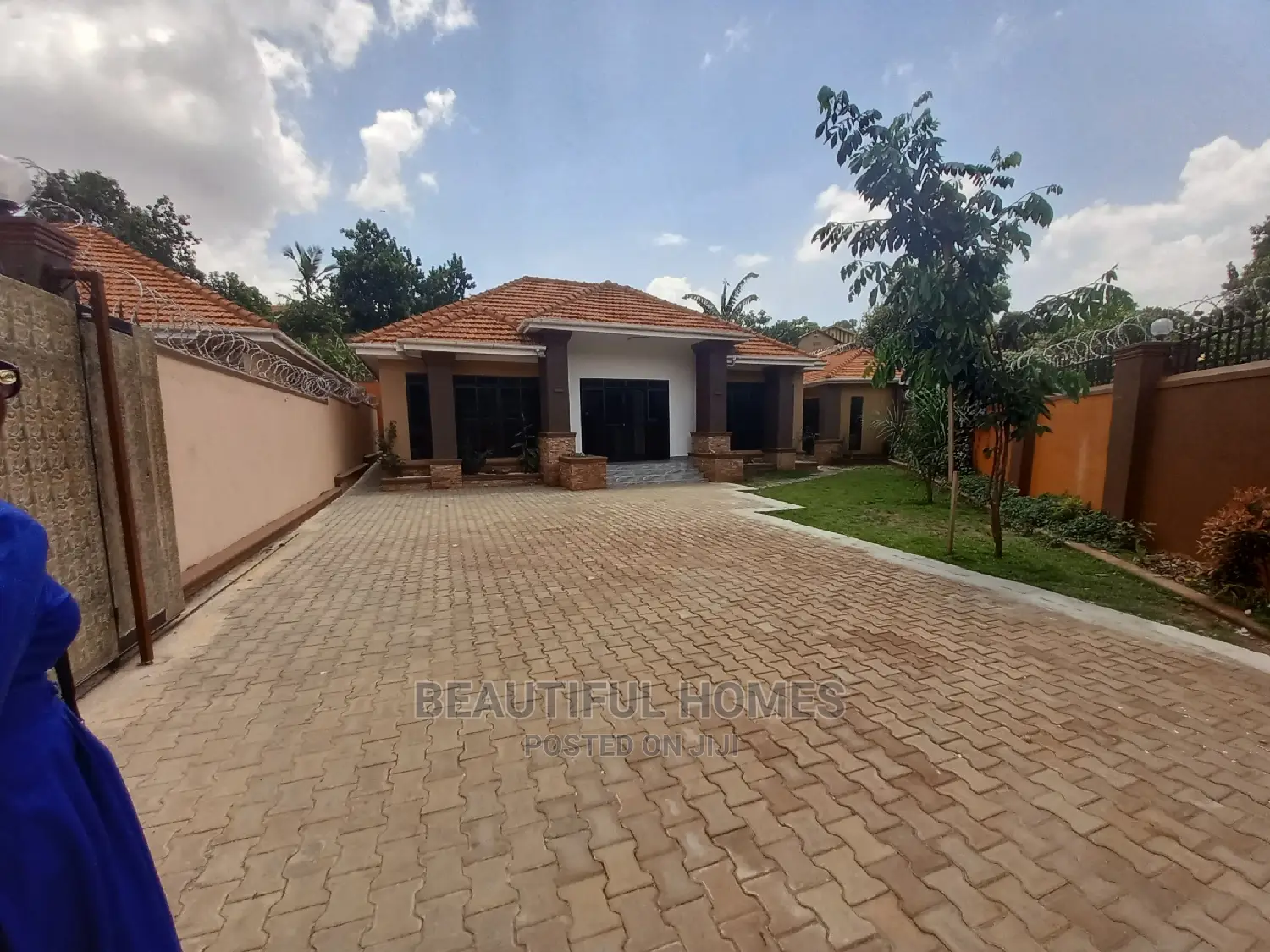 Furnished 4bdrm Bungalow in Kisaasi, Central Division for Sale in Central Division