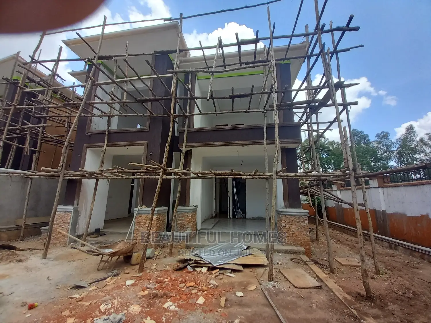 Furnished 4bdrm Duplex in Kisaasi, Central Division for Sale in Central Division