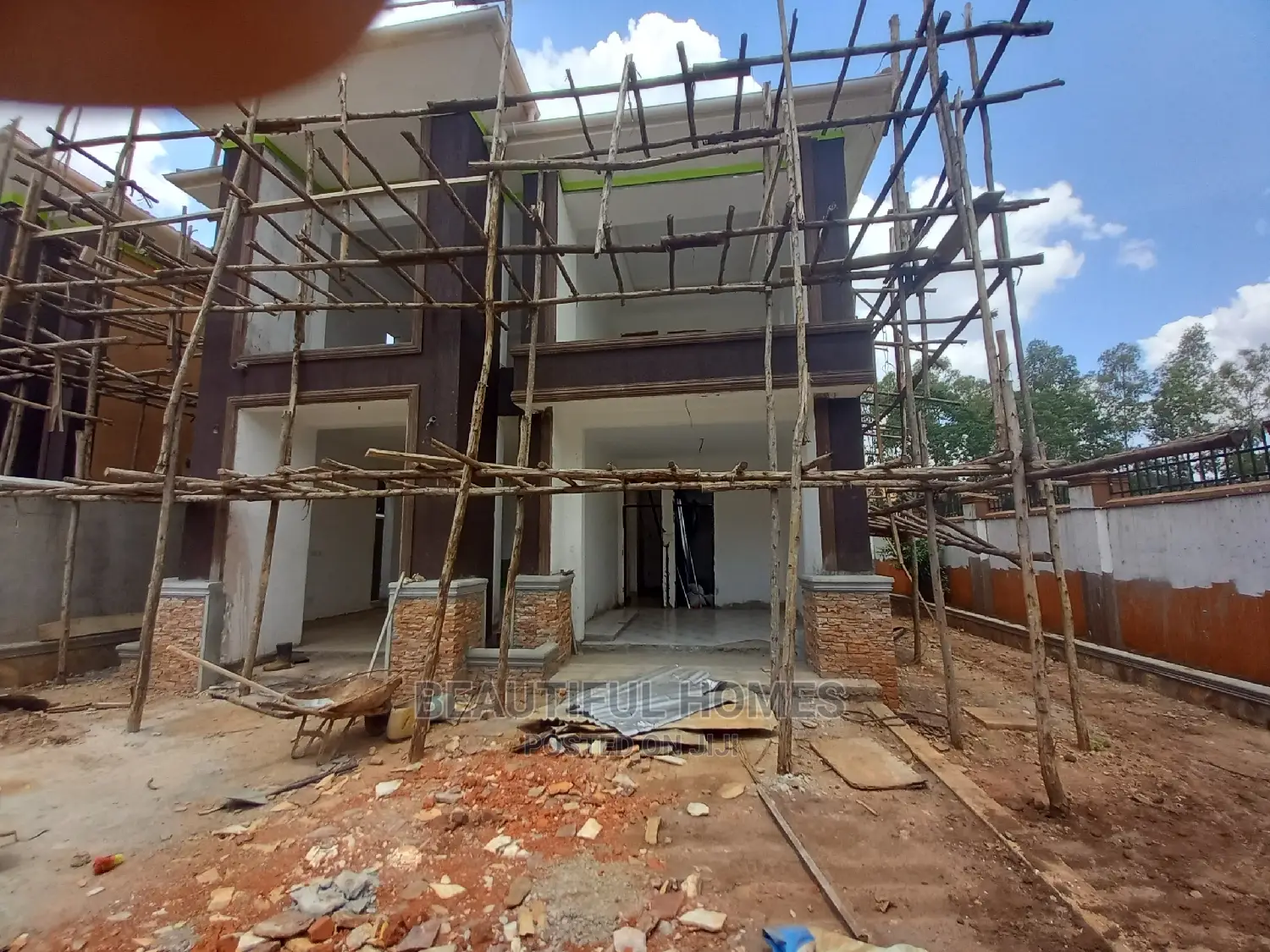 Furnished 5bdrm Maisonette in Kisaasi, Central Division for Sale in Central Division