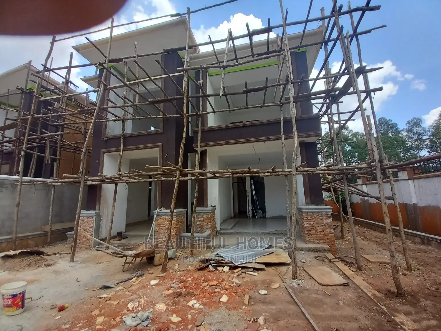 Furnished 5bdrm Maisonette in Kisaasi, Central Division for Sale in Central Division