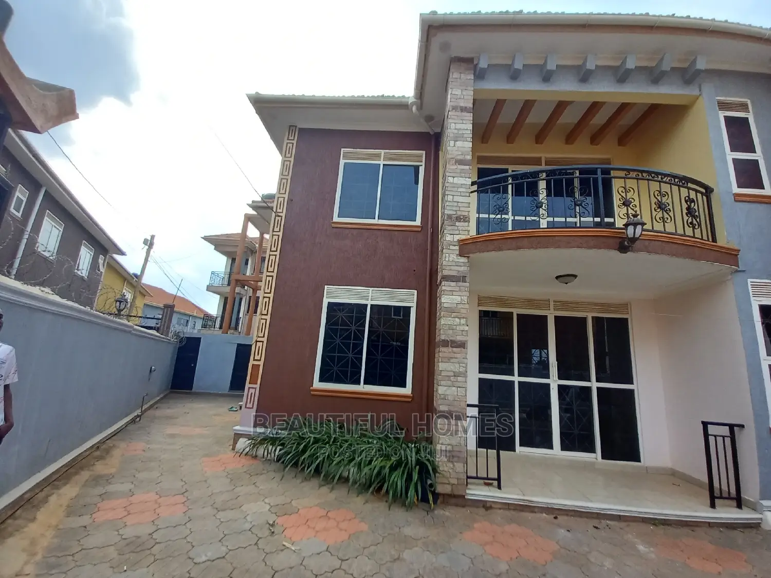Furnished 5bdrm Maisonette in Kira for Sale in Kira