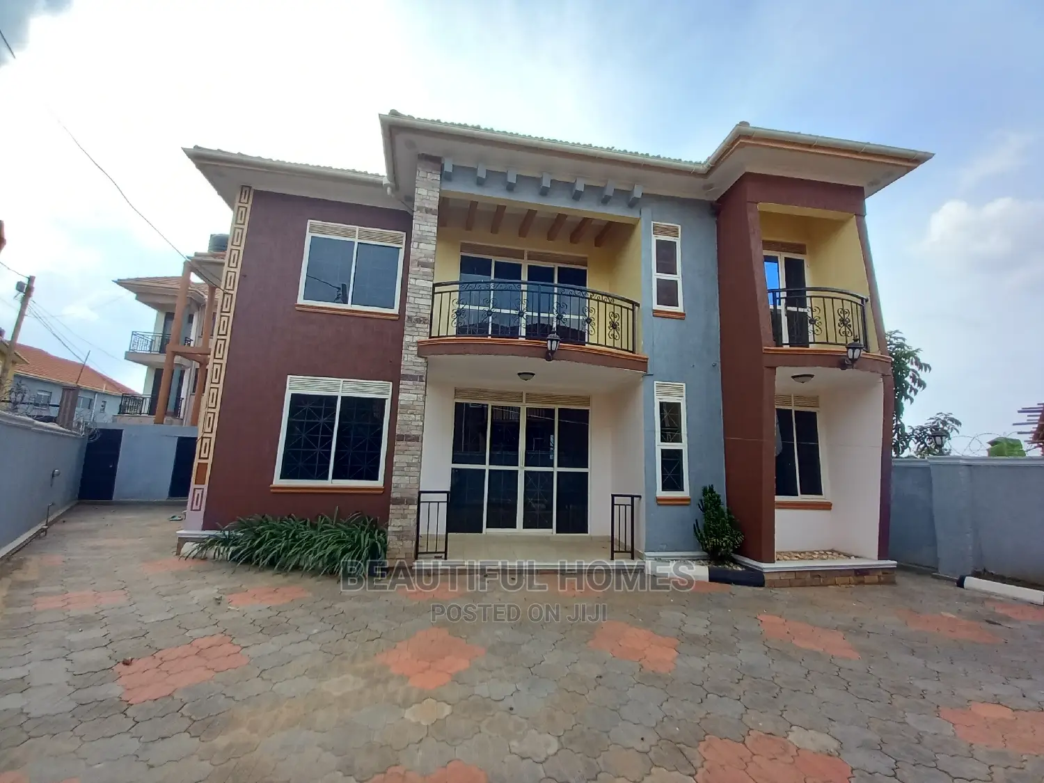 Furnished 5bdrm Mansion in Kira Organised for Sale in Kira