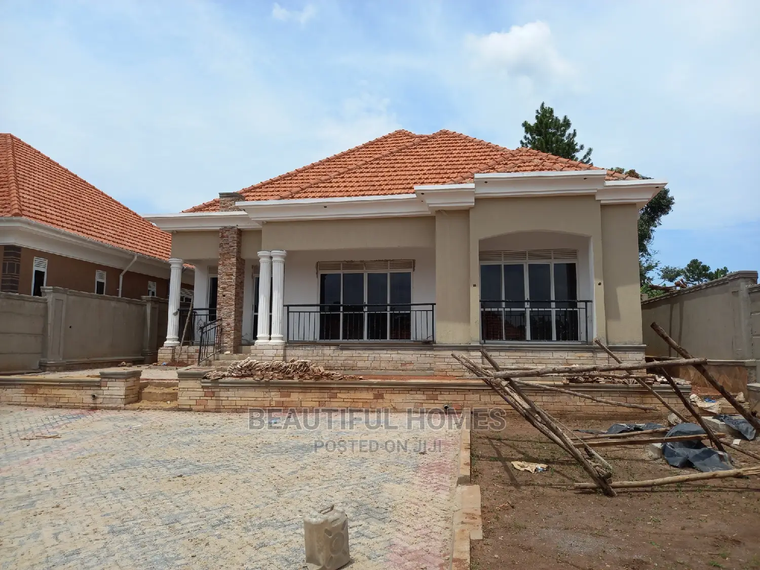 Furnished 4bdrm Maisonette in Kira for Sale in Kira