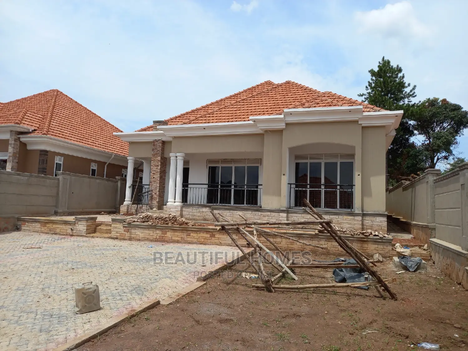 Furnished 4bdrm Maisonette in Kira for Sale in Kira