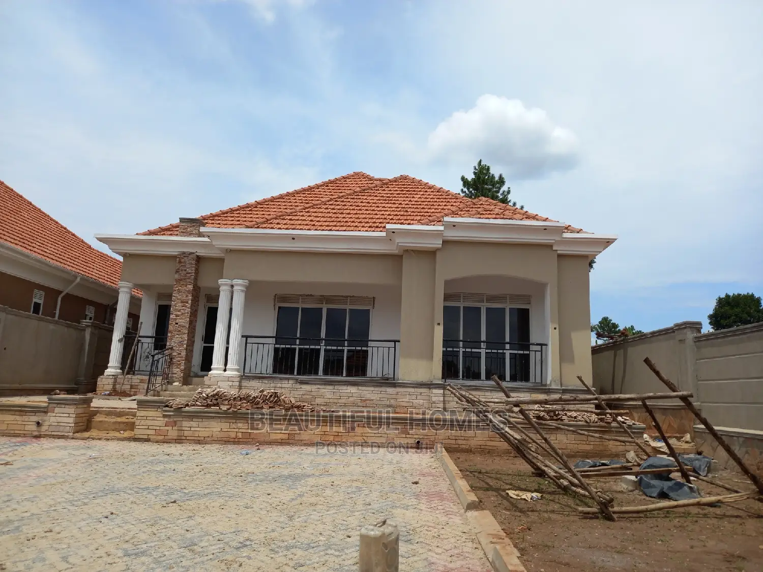 Furnished 4bdrm Maisonette in Kira for Sale in Kira