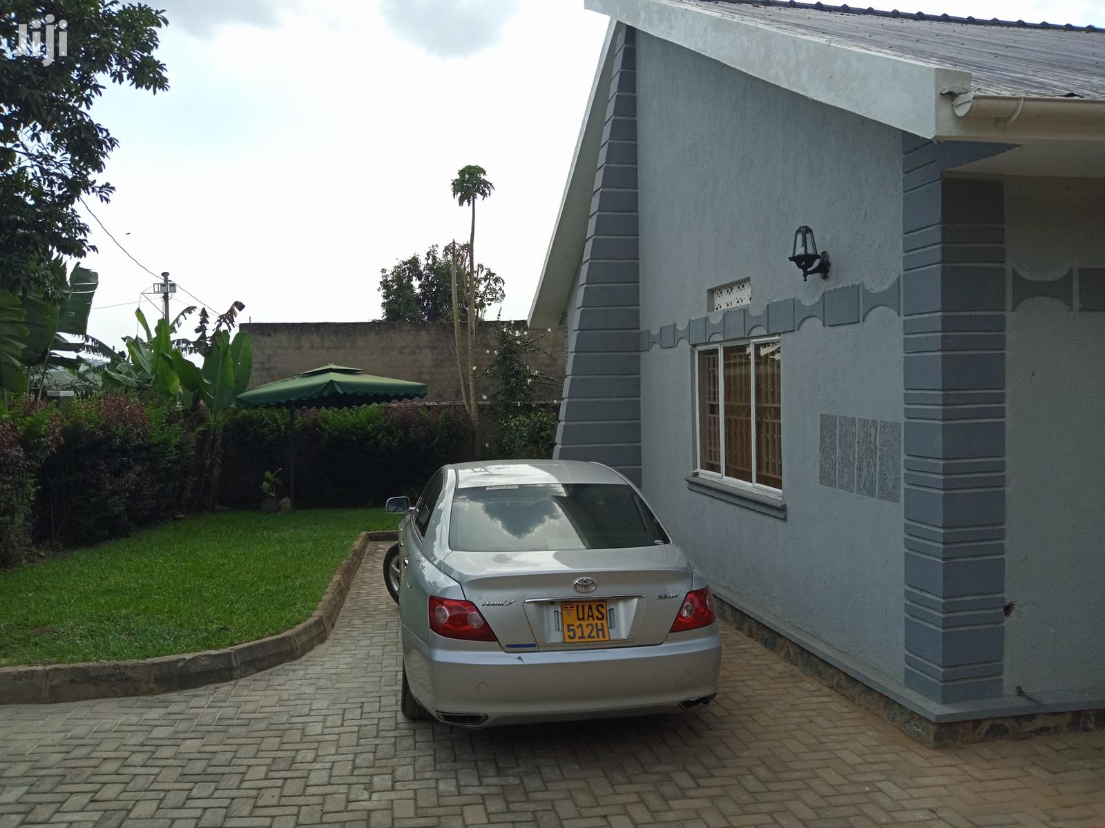 Kirinya, Tarmacked Neighbourhood Posh Spacious House in Kampala