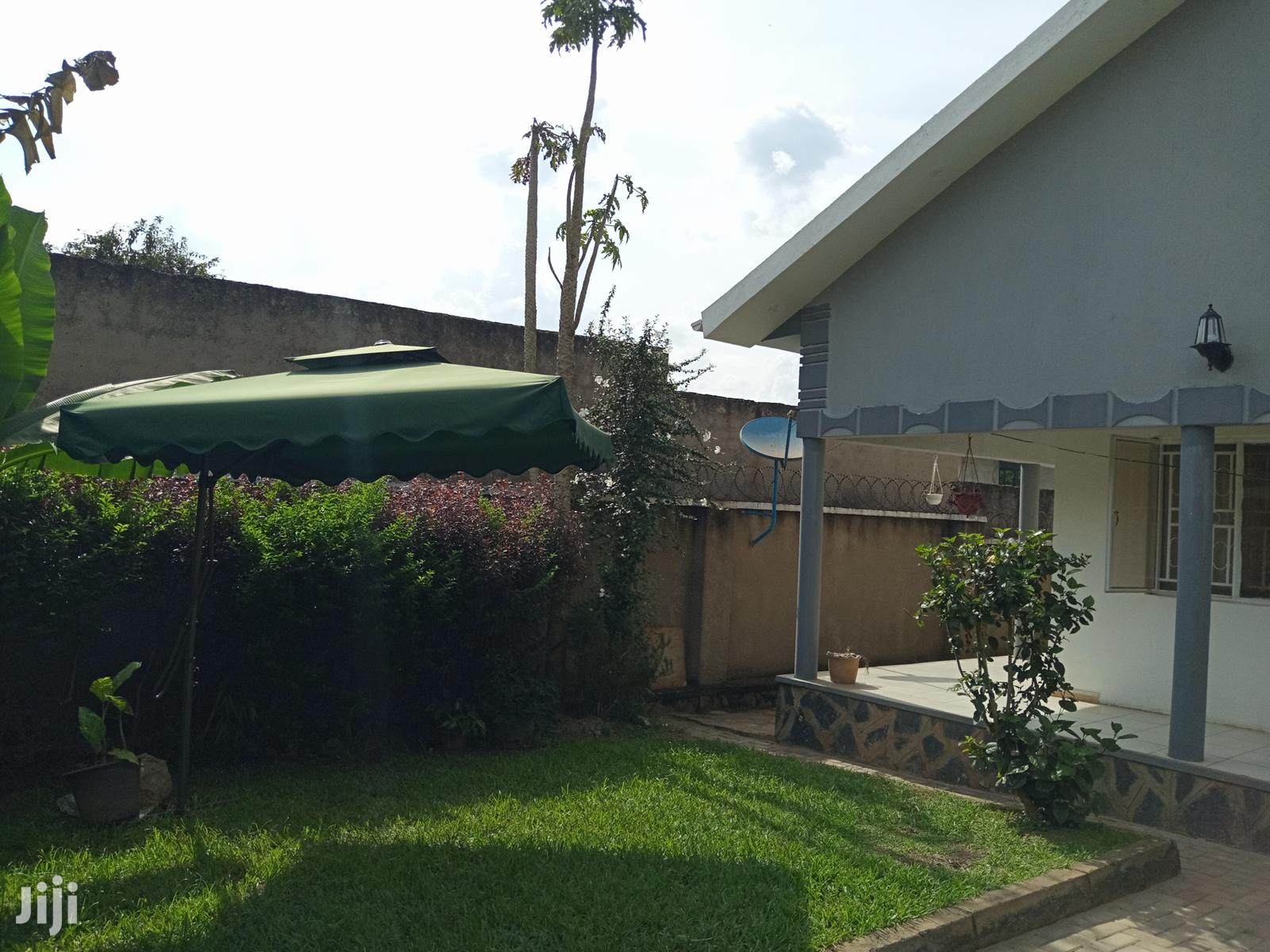 Kirinya, Tarmacked Neighbourhood Posh Spacious House in Kampala