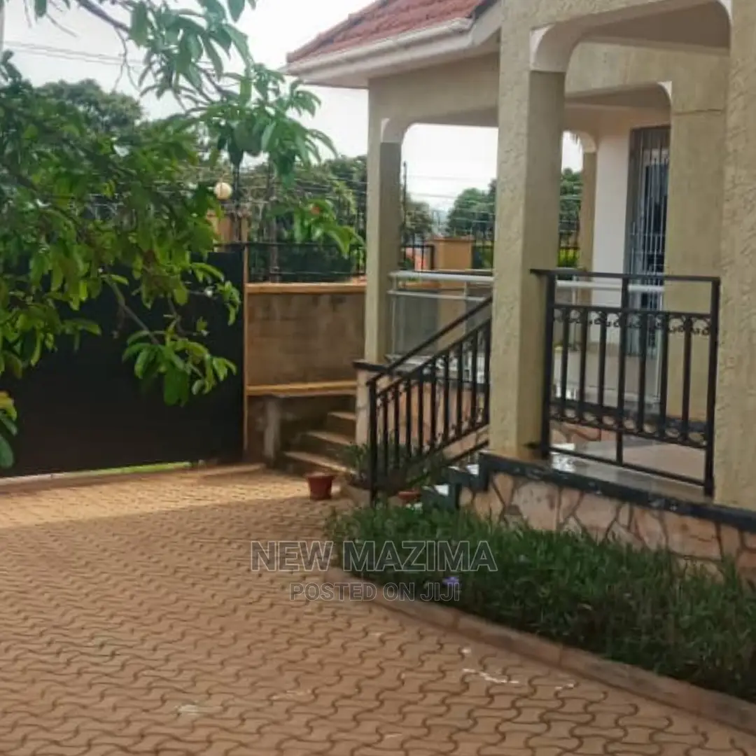 5bdrm House in Muyenga, Division a for Sale in Division A