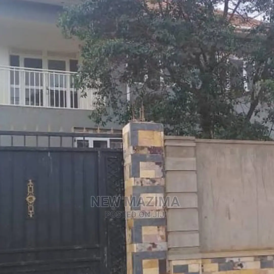 5bdrm House in Jomayi Nalumunye, Division a for Sale in Division A