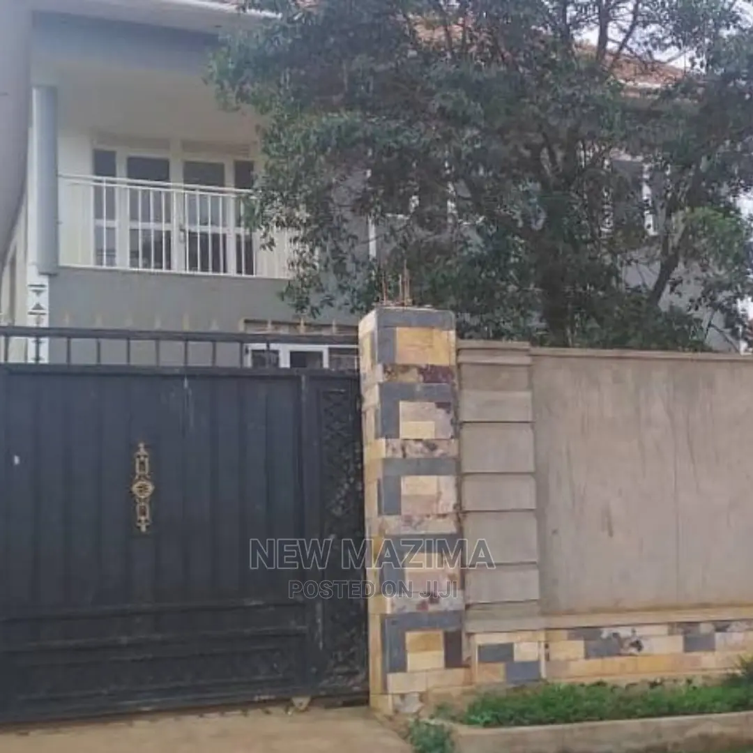 5bdrm House in Jomayi Nalumunye, Division a for Sale in Division A